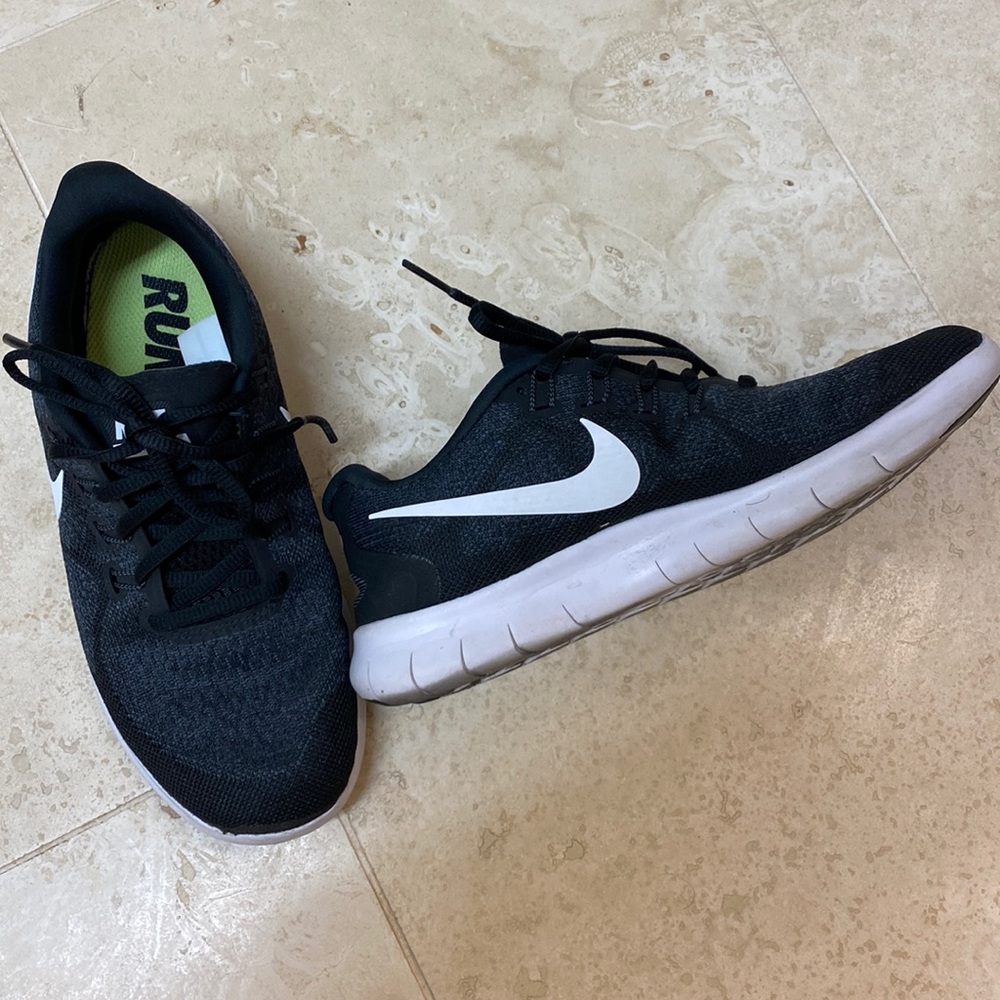 Black Nike Free Running Shoes